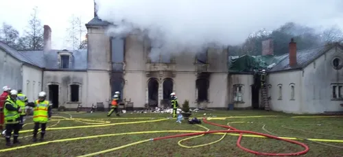 Un château ravagé par les flammes à Erbray ce lundi matin