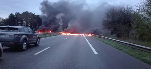 Un barrage enflammé sur la quatre voies à Vigneux-de-Bretagne : un...