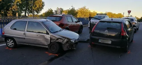 Avec une voiture volée, il force le passage sur le périphérique...