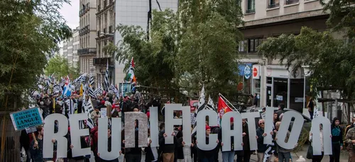 La pétition pour un référendum sur la réunification de la...
