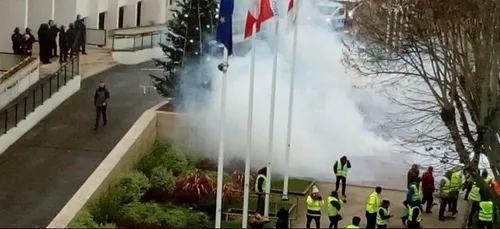 Gilets jaunes : les mesures d’Edouard Philippe pour calmer la grogne