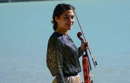 La chanteuse nazairienne Delphine Coutant agressée au cutter en...