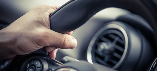 À 184 km/h sur la route bleue, l'automobiliste perd une seconde...