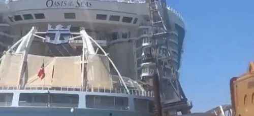 Aux Bahamas, une grue s'effondre sur l'Oasis of the Seas (VIDÉO)