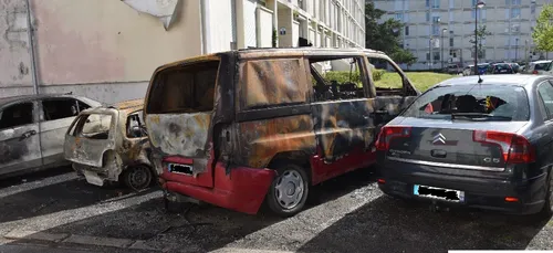 Trois ados arrêtés pour une série d'incendies à Rezé