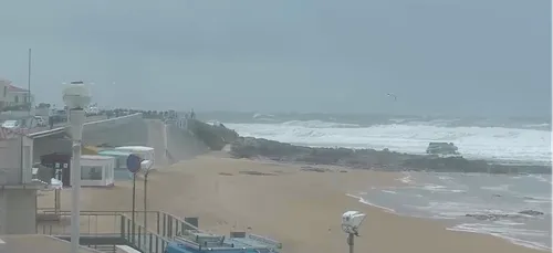 Tempête Miguel : un canot de la SNSM a chaviré aux Sables-d'Olonne,...