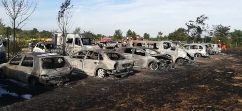 Vendée : plus de 20 véhicules détruits par les flammes sur le...