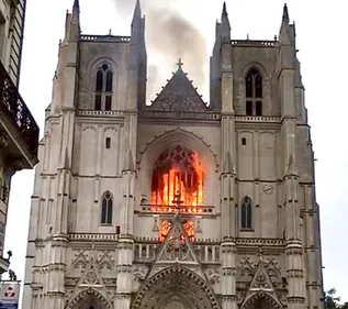 Incendie ce matin à la cathédrale de Nantes