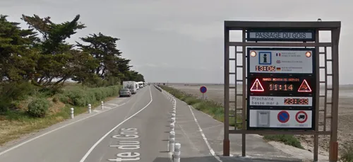 Grandes marées : deux personnes surprises par la marée sur le...