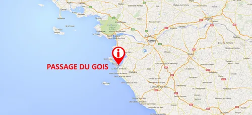 Sur le passage du Gois, encore une voiture submergée par la marée,...