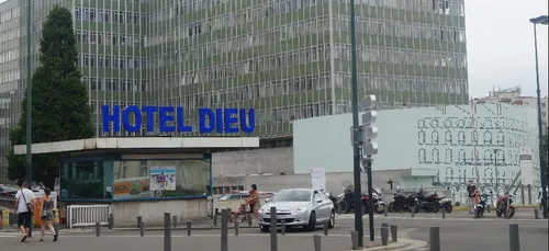 Pour des embauches et des hausses de salaires : manifestation à...