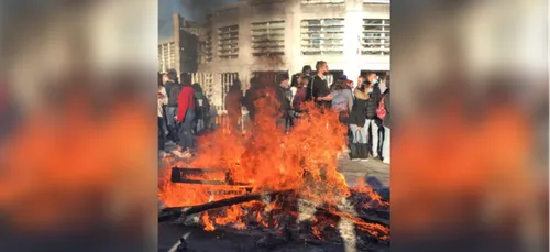 Saint-Nazaire : nouveau blocus ce matin devant le lycée Aristide...