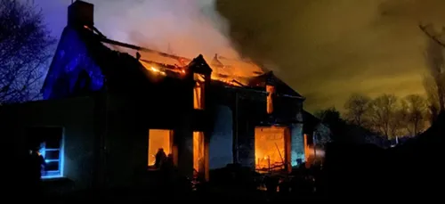 Une maison ravagée par les flammes à Saint-Etienne-de-Montluc