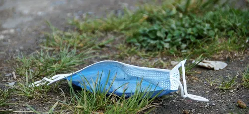 Bain-de-Bretagne : la mairie dit "stop" aux masques jetés par terre !