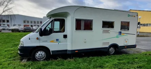 À Rennes, un camping-car avec une douche pour les plus précaires