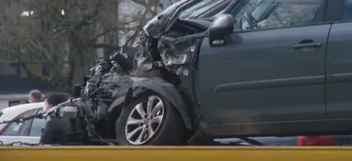 Nantes : un tram percute violemment une voiture