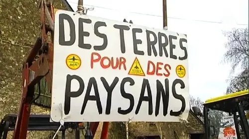 Des tracteurs devant le palais de justice de Saint-Nazaire
