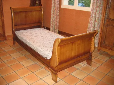 A VENDRE LIT BATEAU + SOMMIER A VENDRE