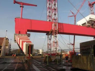 Saint-Nazaire : 3 800 tonnes à soulever !