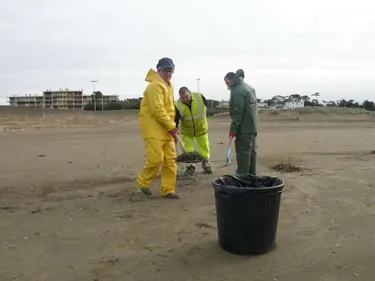 Pollution des plages : le maire de Saint-Brévin révolté