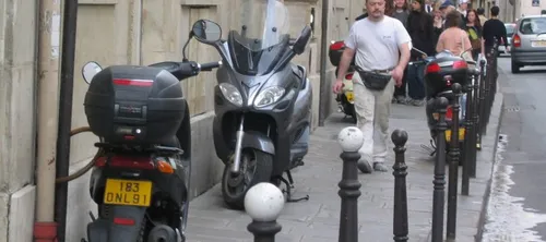 Nantes : les motards doivent-ils payer pour se garer ?