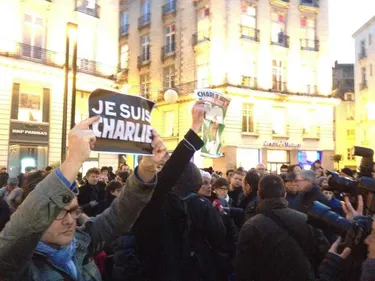 Attentat Charlie Hebdo : émotion, recueillement et colère à Nantes,...