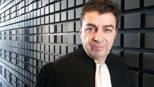 Nantes : le prof de sport filmait sous les jupes des filles !