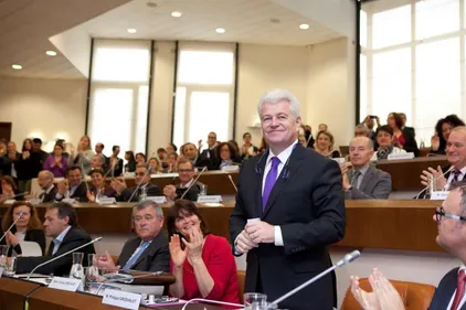 Philippe Grosvalet, sans surprise, est reconduit à la tête de la...