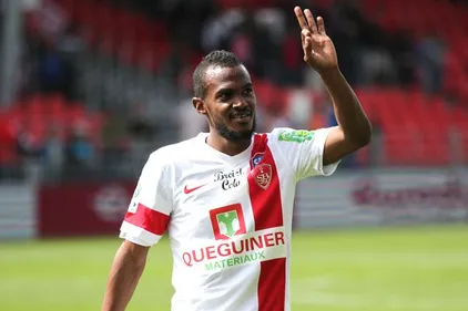 Le FC Nantes recrute un nouveau latéral gauche.