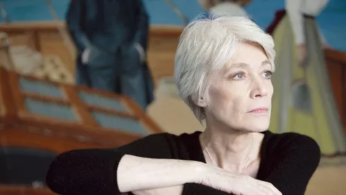 Françoise Hardy revient de loin après un coma de trois semaines.