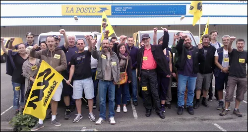 La grève des postiers des agences Coliposte à Sainte-Luce et à...