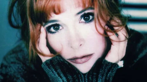 Le dixième album de Mylène Farmer s'appellera "Nébuleuse" et sera...