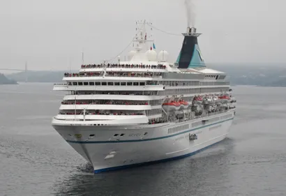 1 260 touristes accostent à Saint-Nazaire lundi !