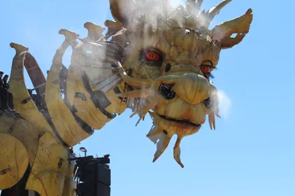 Long Ma ira se dégourdir les jambes à Calais...