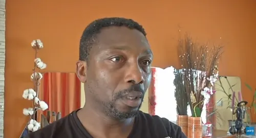 Après avoir perdu 7 membres de sa famille dans un crash d'avion, un...