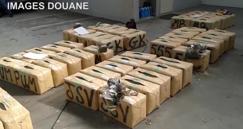 [VIDEO] Les douaniers saisissent 2 tonnes de cannabis près du péage...