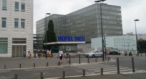 Nantes : deux points de suture pour un rétroviseur renversé