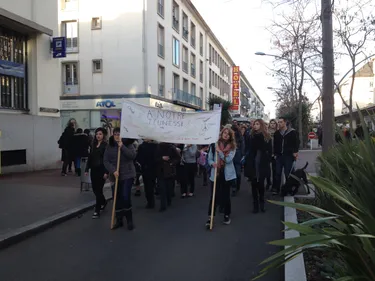 Près de 5 000 personnes réunies à Saint-Nazaire en hommage aux...