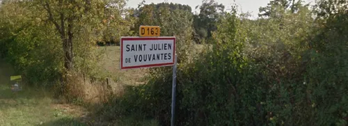 Saint-Julien-de-Vouvantes : un jeune homme de 19 ans se tue en voiture