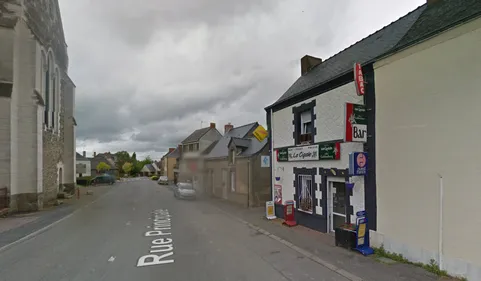 Les hommes cagoulés repartent avec...du tabac à rouler 