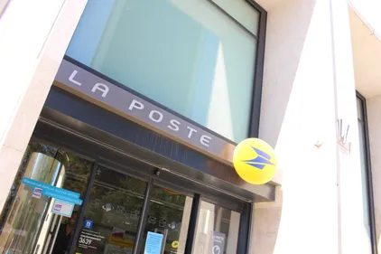 Grèves des facteurs au centre courrier de Savenay ce lundi