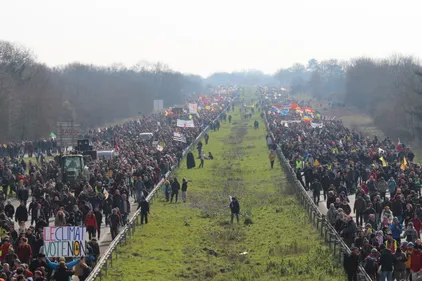 Notre-Dame-des-Landes : 60 000 manifestants selon les...