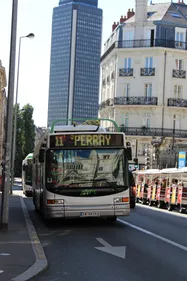 Jugé ce vendredi après avoir menacé un chauffeur de bus au couteau...