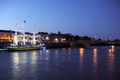 Un son et lumière en juin à Nantes sur les bords de Loire