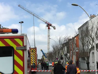 Saint-Nazaire : une grue menace de s'écrouler, un quartier évacué