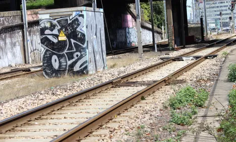 La Baule : elles se couchent sur les rails "pour s'amuser"