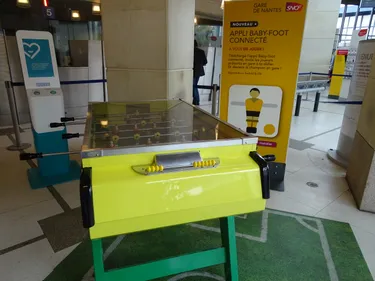 Le baby-foot connecté fait bande à part à la SNCF