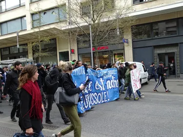 Journalistes pris pour cibles : le club de la presse dénonce des...