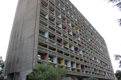 Rezé : il met le feu dans un immeuble... pour se réchauffer !