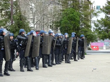 Manif anti-loi travail : la gare de Nantes saccagée, 19...